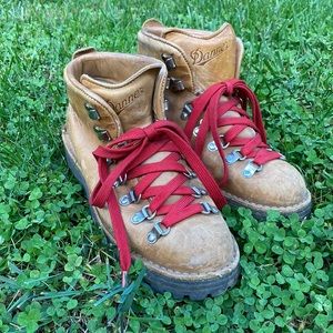Danner Mountain Light
Cascade hiking boots